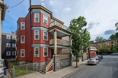 68 Bakersfield St 1