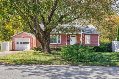 83 Stoneleigh Rd