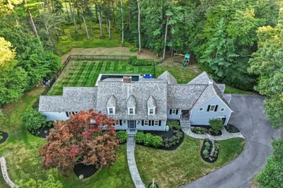 10 Arrowhead Drive 1