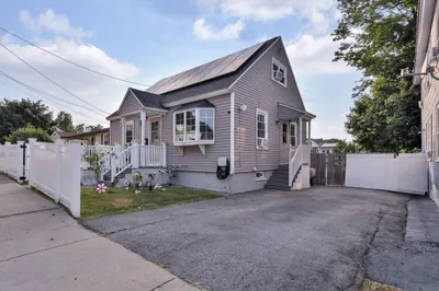 105 Farley St