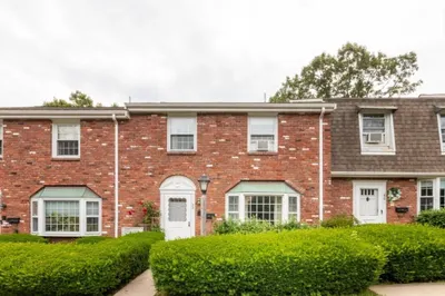 42 Queensboro Ct #42