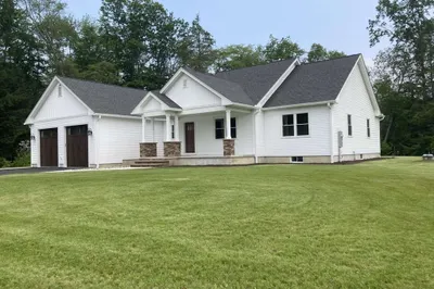 18 Molloy Ave 1
