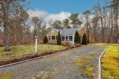 12 Quaker Ln