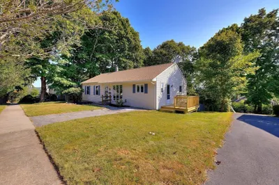 25 Tahanto Rd