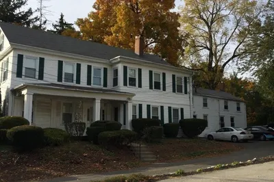 131 Pleasant St #1