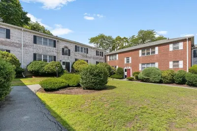 124 Lake Shore Rd #2