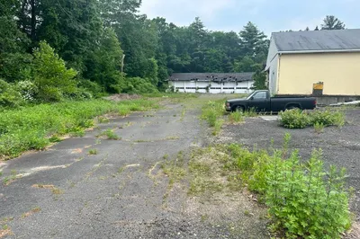 214 Feeding Hills Rd