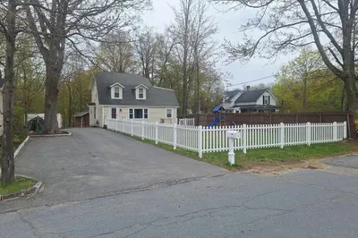 30 Valdalia Ave