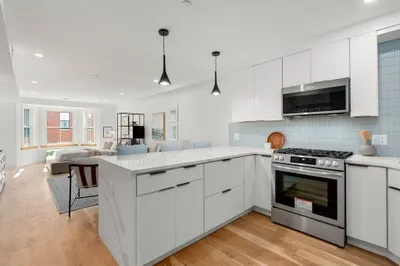 32 Orleans St #4