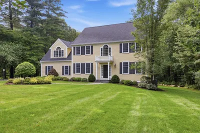 22 Hutchinson Dr 1