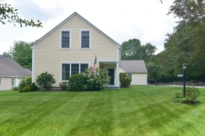 38 Twin Brooks Dr