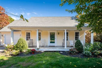 17 Quashnet Woods Dr 1