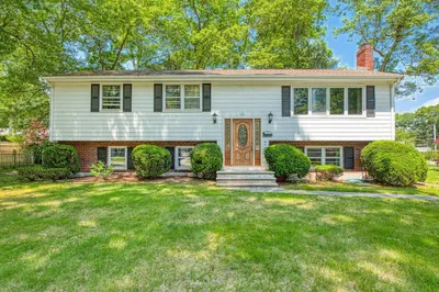 121 Bassick Circle 1