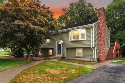 2 Glen Eagle Cir