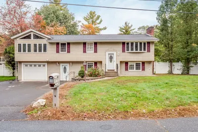 36 Colonial Dr 1