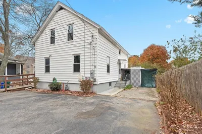 61 Mendon Rd 1
