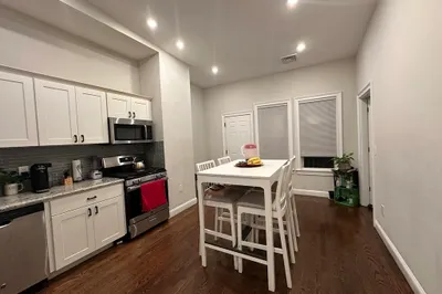 101 Chelsea St #3