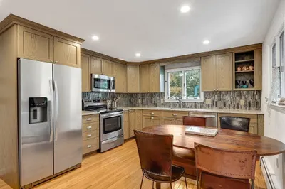 98 Shore Dr