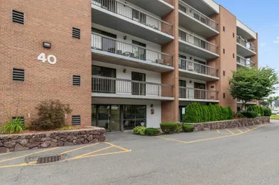 40 Main St #205 1
