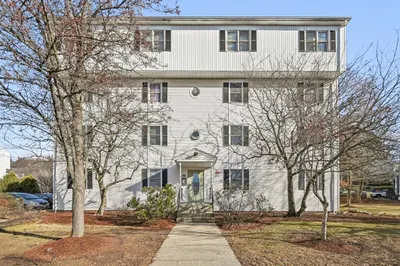 48 Gibbs St #1D