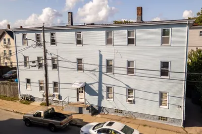 102 Healy St 1