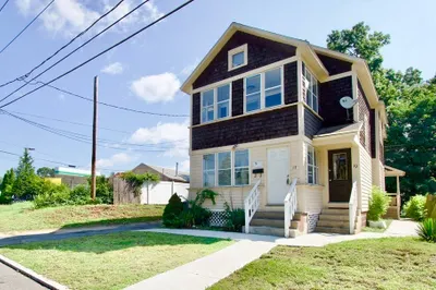 19 Ambrose St