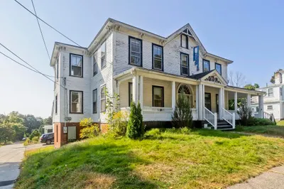 981 Main St 1
