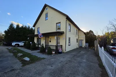 124 Pleasant St 1