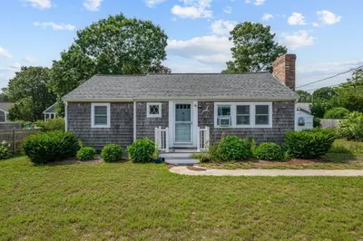 25 Pine Cone Dr