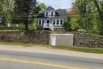 480 Amesbury Rd 1