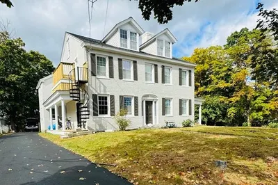 64 Hartford Ave E Ave 1