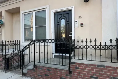 176 Elm St #2 1