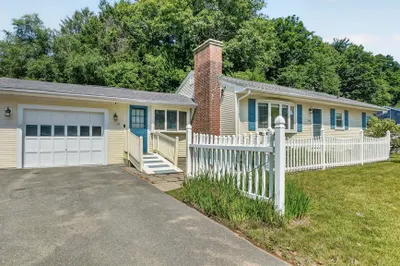31 Shaker Rd 1