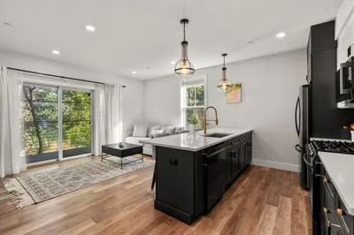19 W Tremlett St #4 1