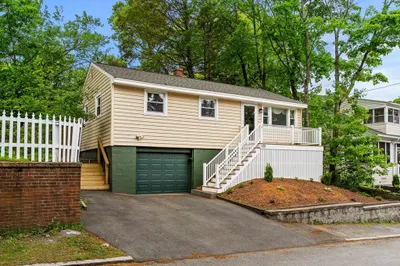 125 Hoyt Ave 1