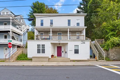 147- 1/2 Oak St 1
