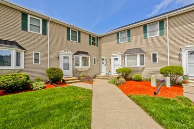 55 Pleasant St #9