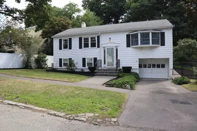 82 Woodley Ave