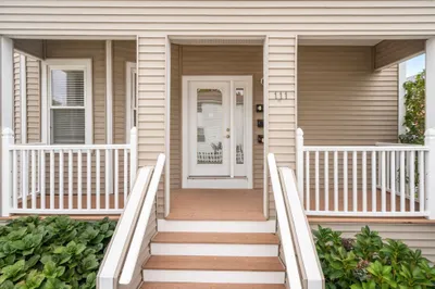 111 Sumner St #2 1