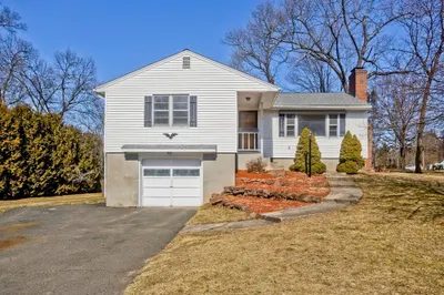 12 Robinson Dr 1