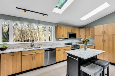 185 West River St 1
