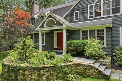 18 Village Green Ln 1