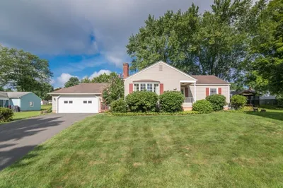 98 Circle Dr 1
