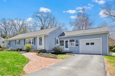 2 Crestwood Rd