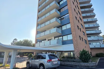 300 Lynnshore Drive #101 1