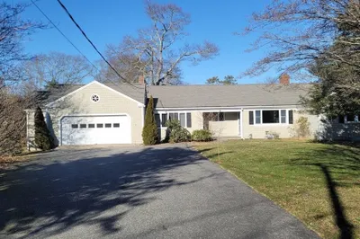 83 Pond View Dr 1
