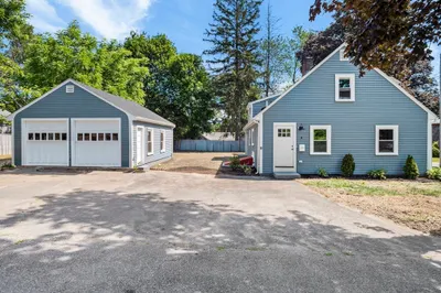 8 Lois St