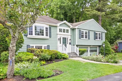 145 Meadowbook Rd 1