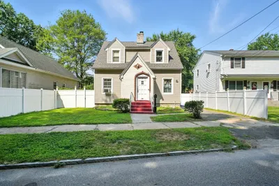 90 Saint James Cir