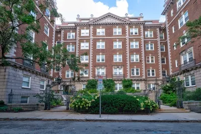 5 Arlington Street #32